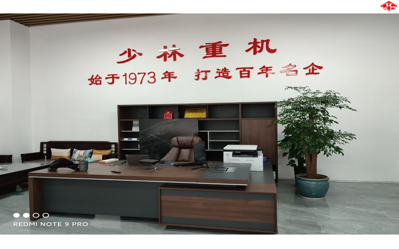堅(jiān)持以“以科技求發(fā)展，以質(zhì)量求生存”為方針